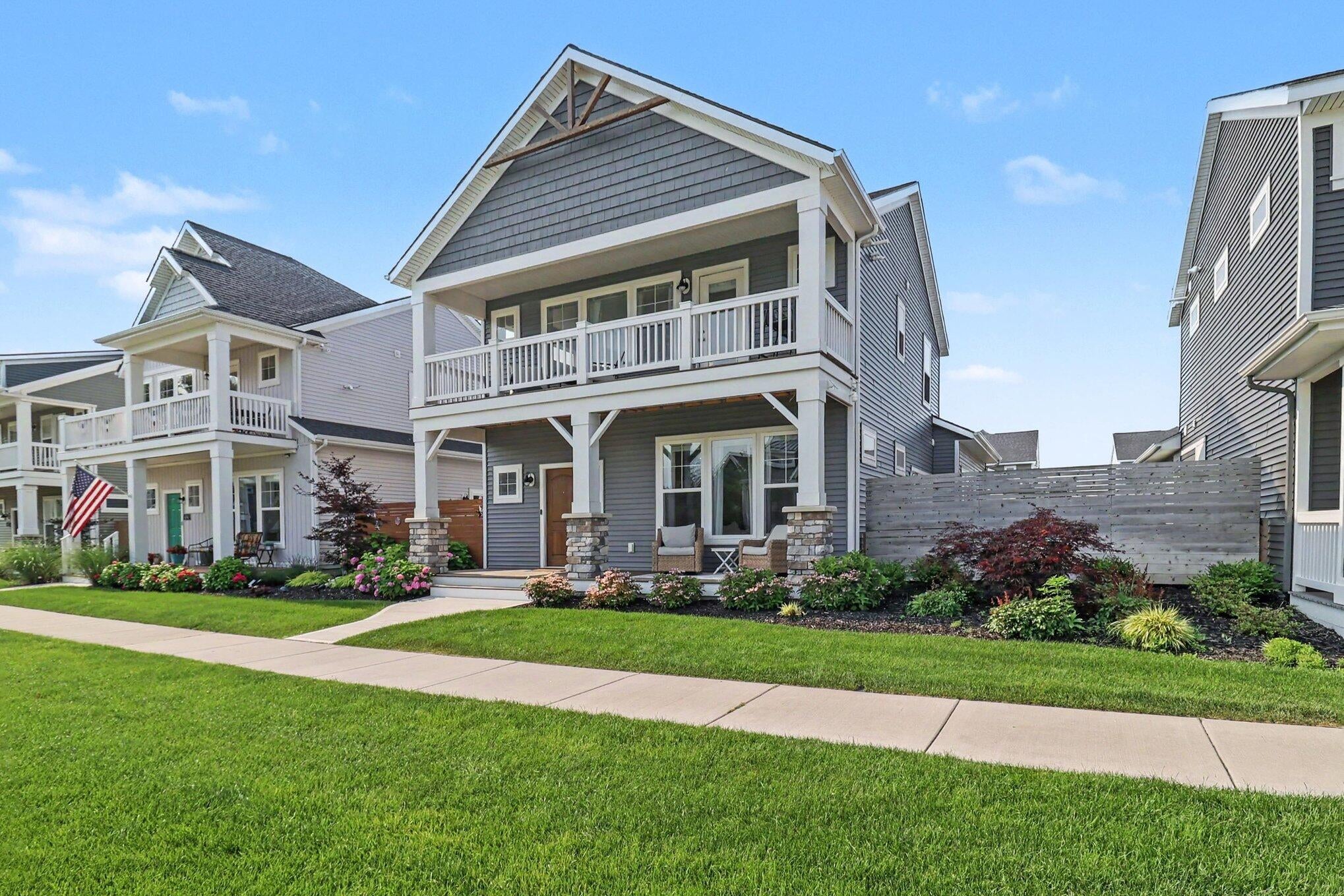 402 W Leland Drive