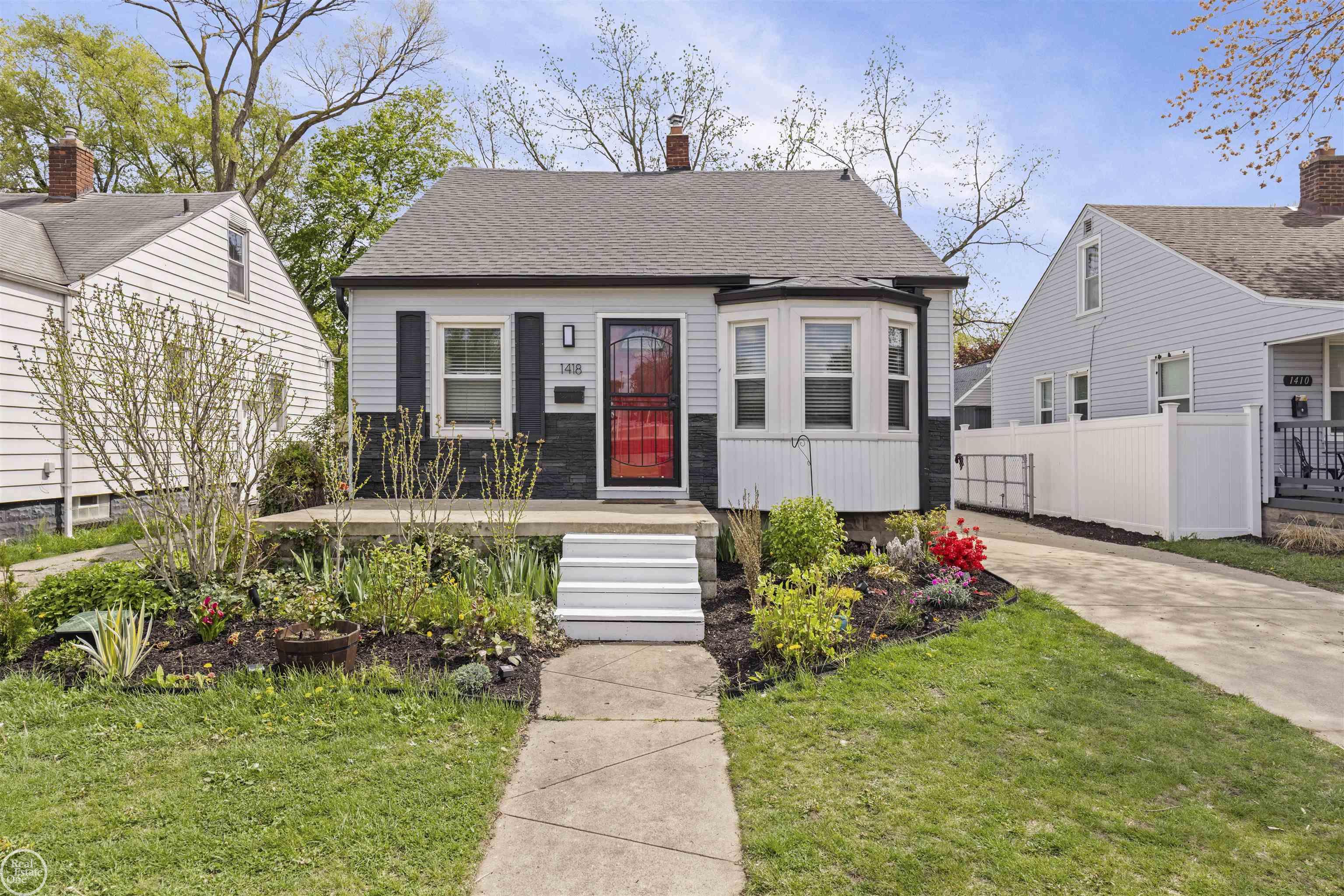 1418 E 10 Mile Road