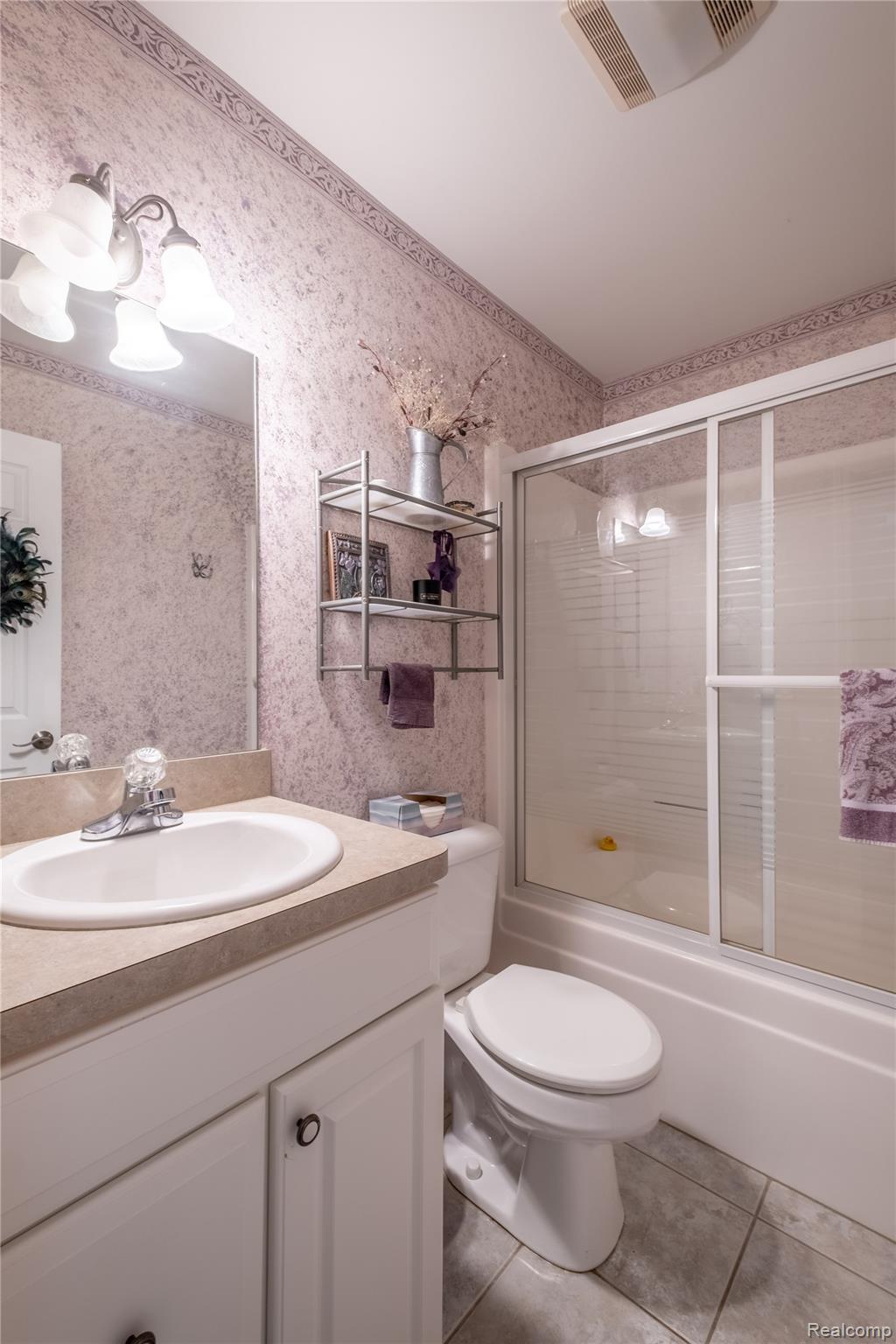 Linden City, Michigan 48451, United States, 3 Bedrooms Bedrooms, ,3 BathroomsBathrooms,Residential,Pending,208504