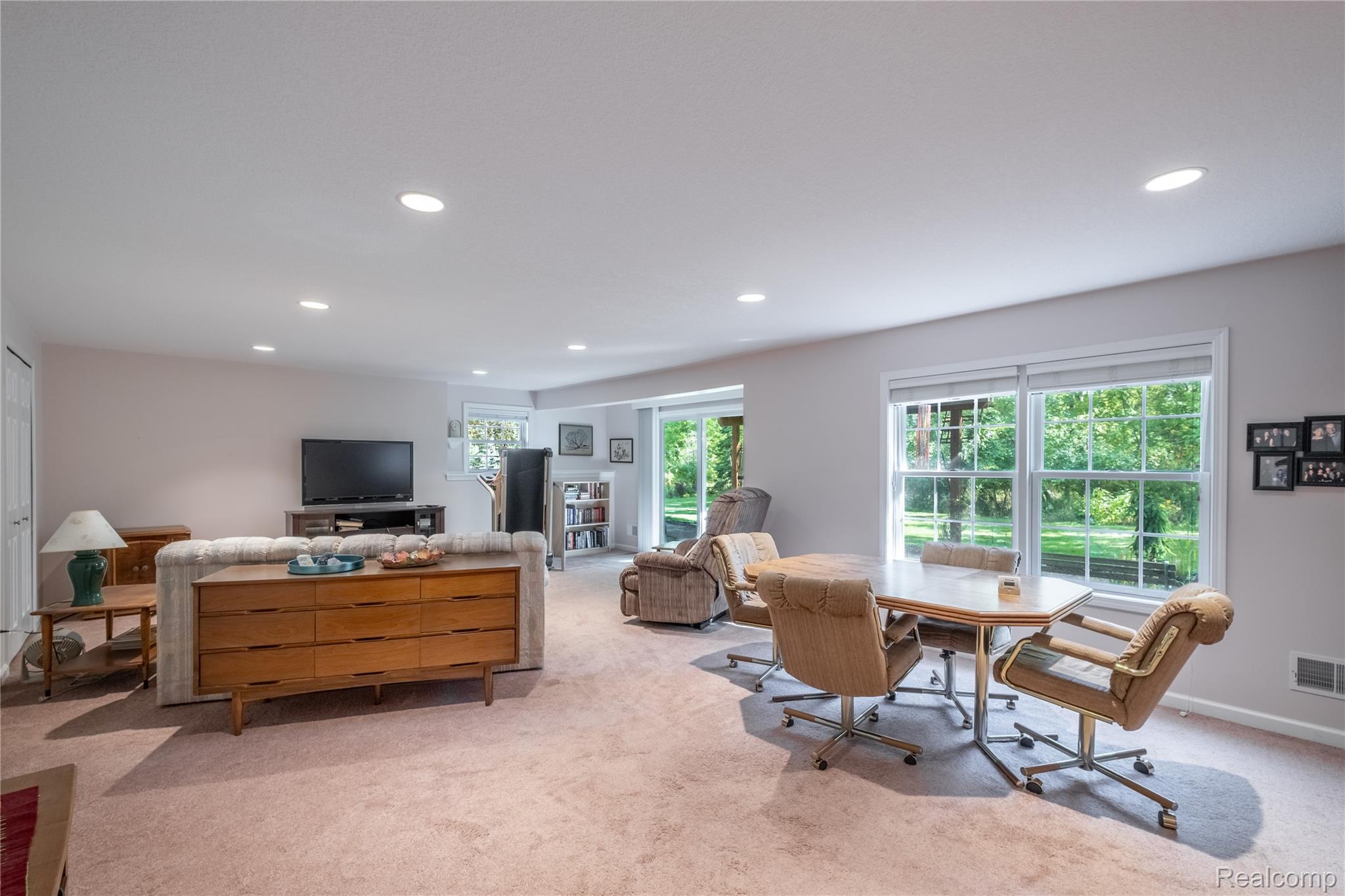 Linden City, Michigan 48451, United States, 3 Bedrooms Bedrooms, ,3 BathroomsBathrooms,Residential,Pending,208504