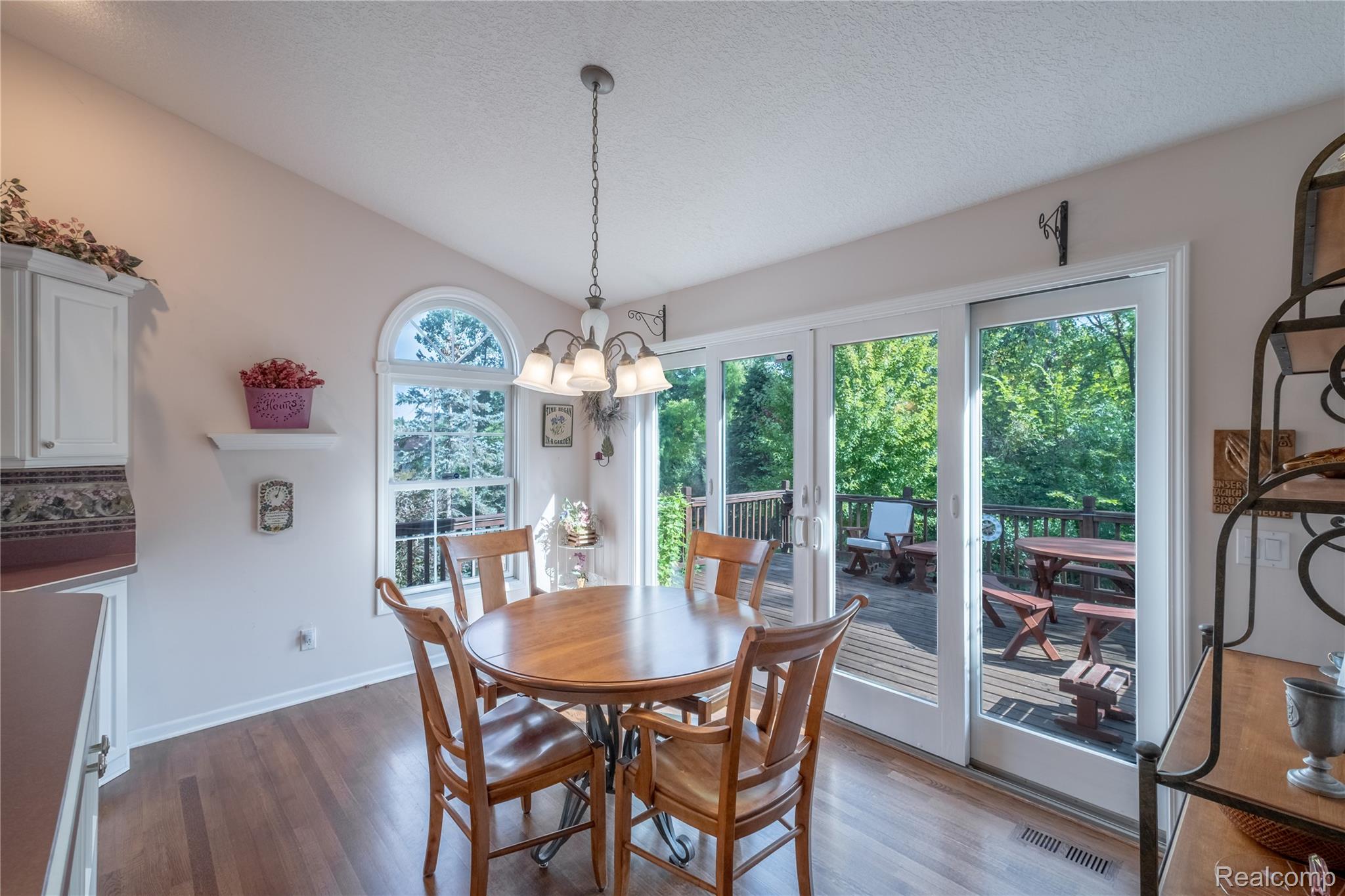 Linden City, Michigan 48451, United States, 3 Bedrooms Bedrooms, ,3 BathroomsBathrooms,Residential,Pending,208504