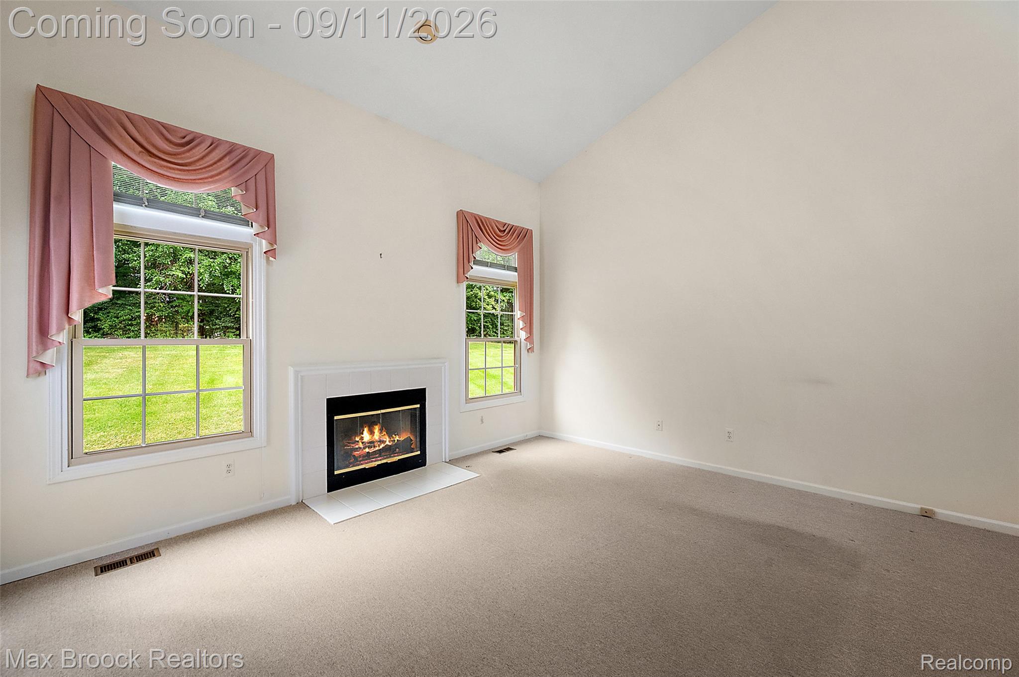 305 Pineknoll Court