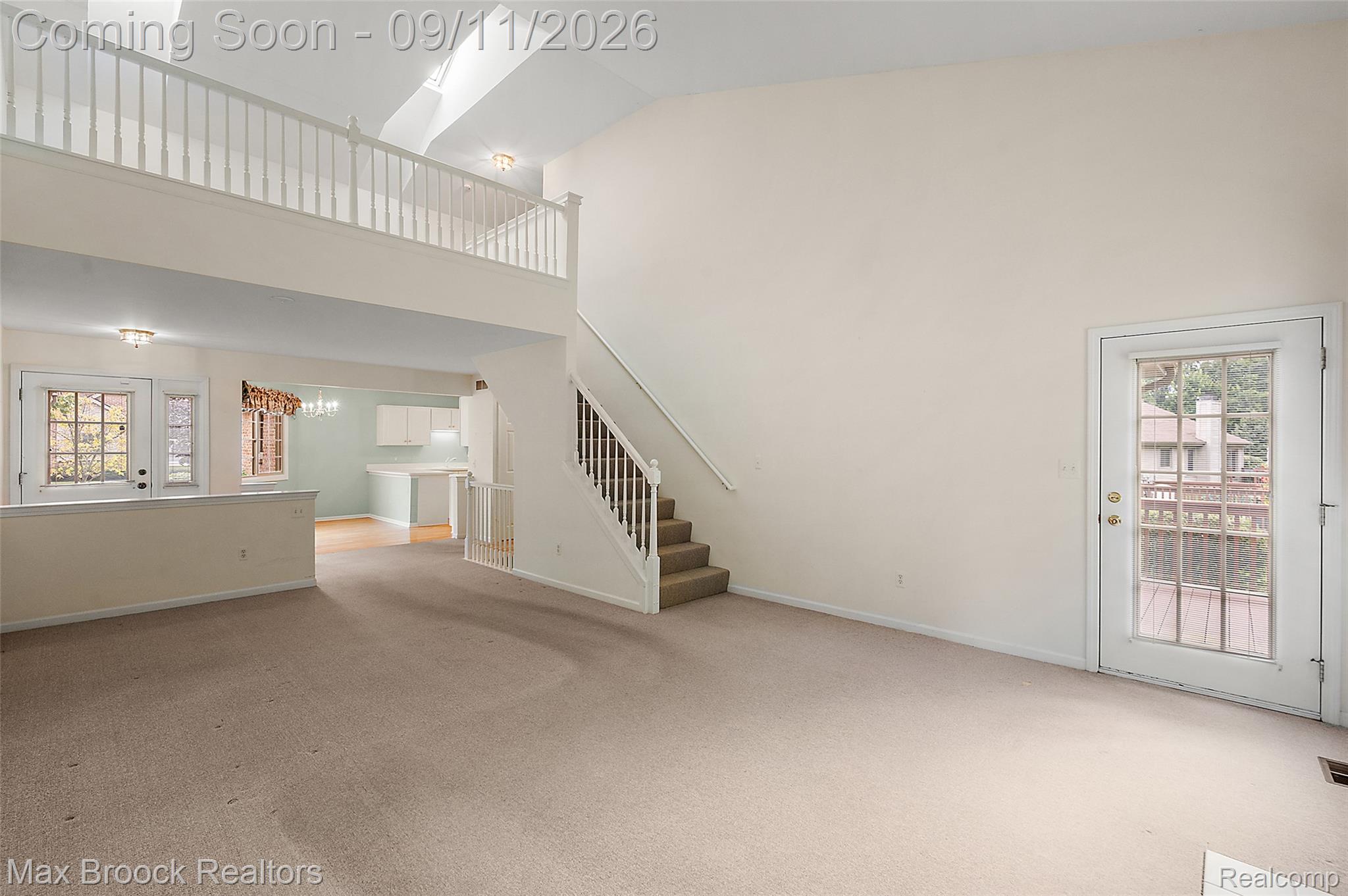 305 Pineknoll Court