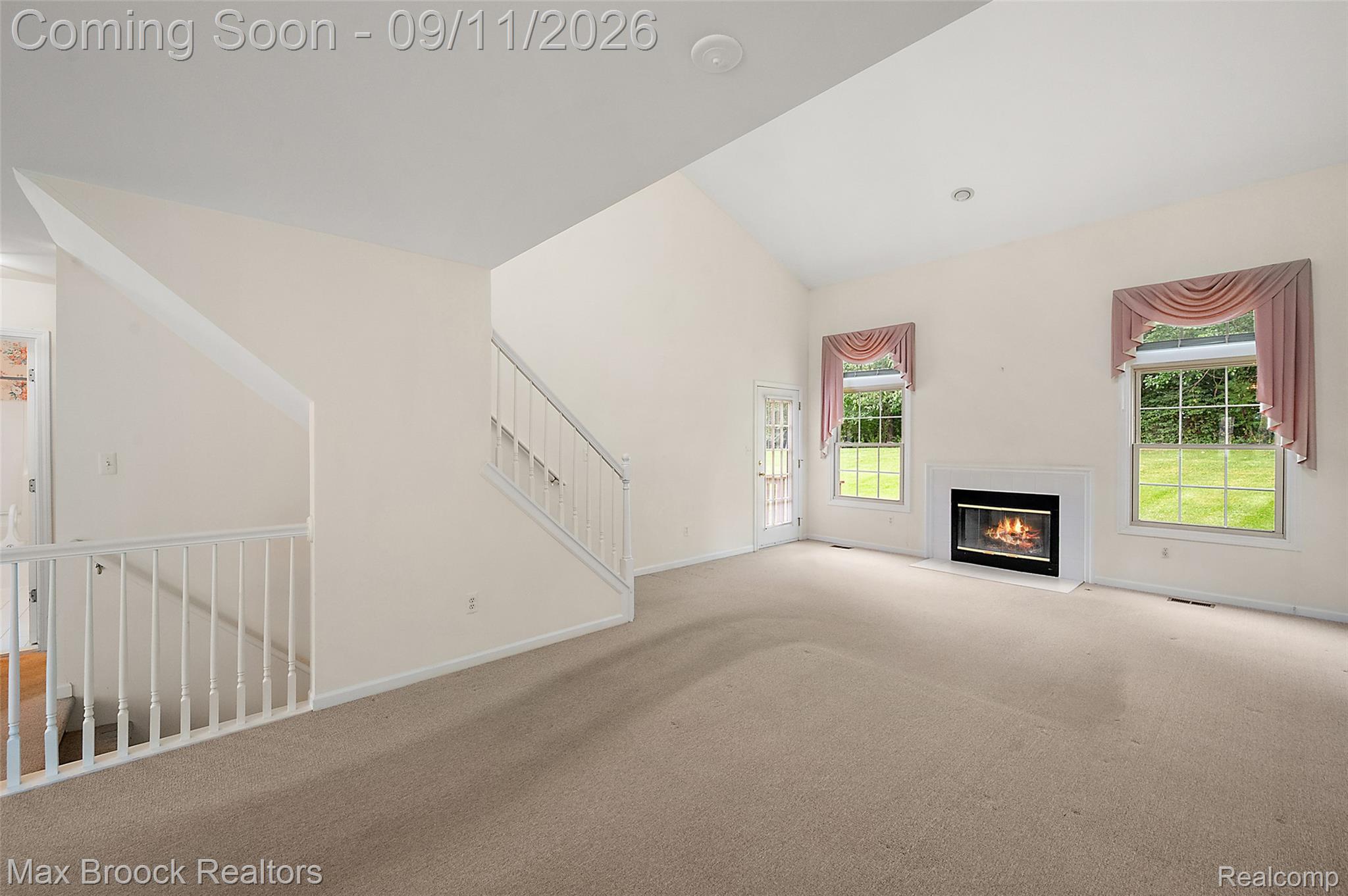 305 Pineknoll Court