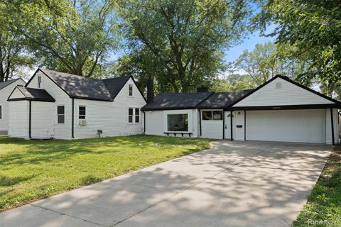 23819 Wellington Avenue Warren City MI 48089