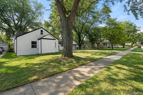 23819 Wellington Avenue