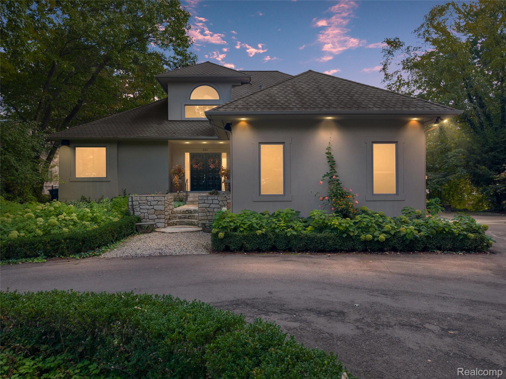 285 Leota Boulevard