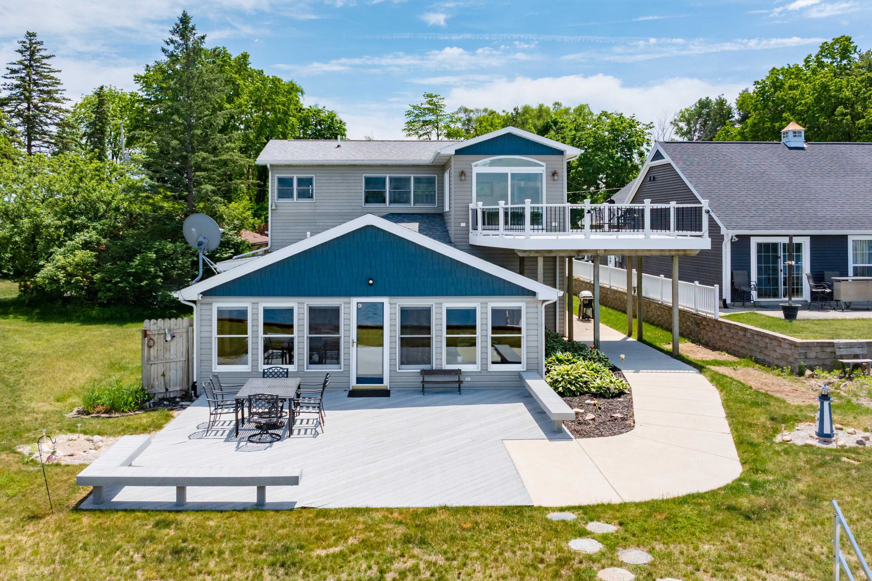 7118 Shoreline Drive