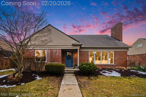 19934 E William Court Grosse Pointe Woods City MI 48236
