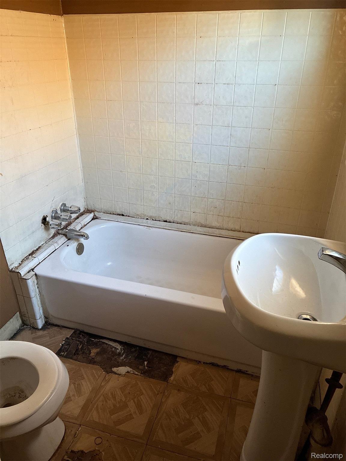 19321 Northrop Street