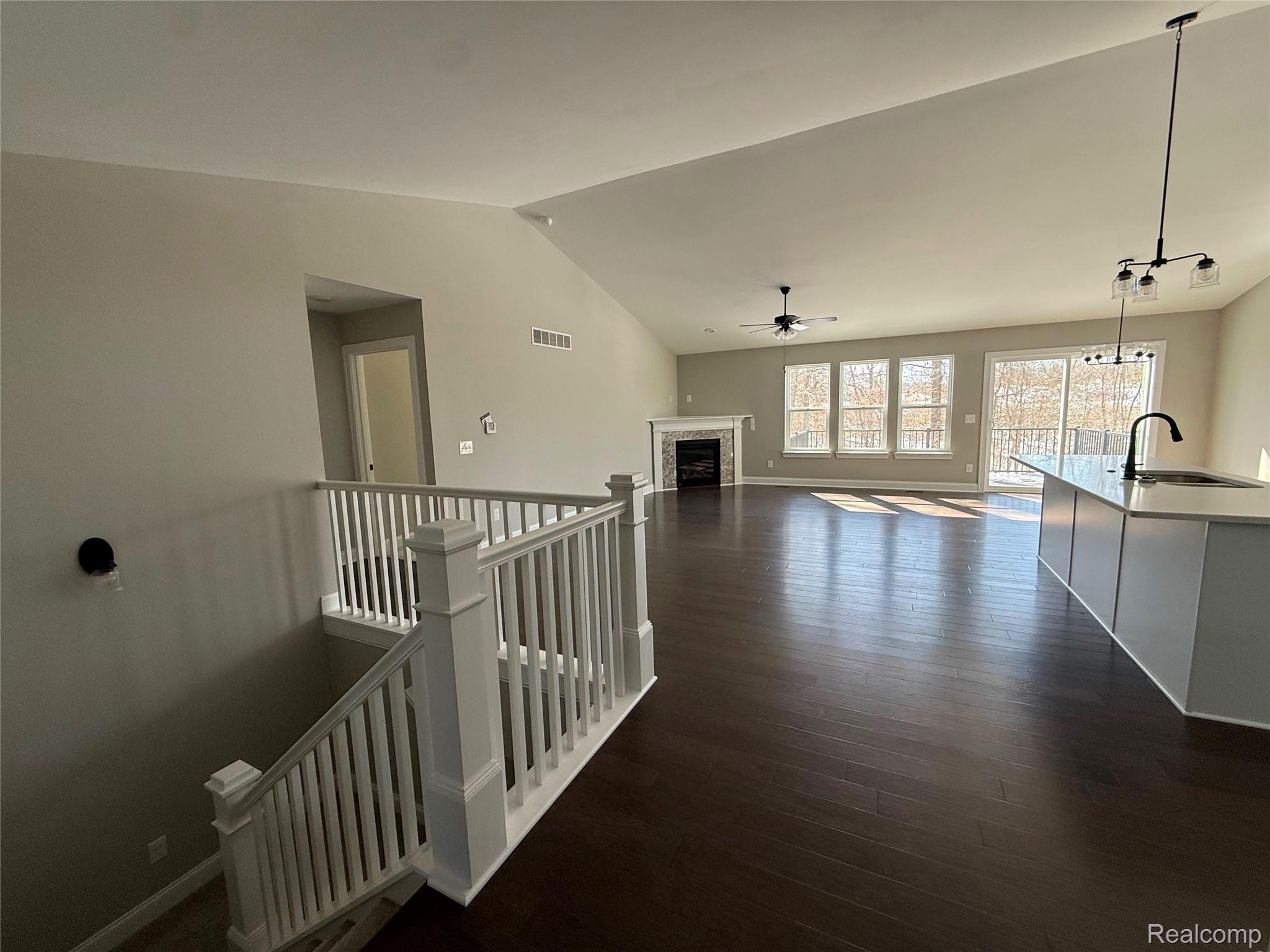 1085 Camellia Circle 32