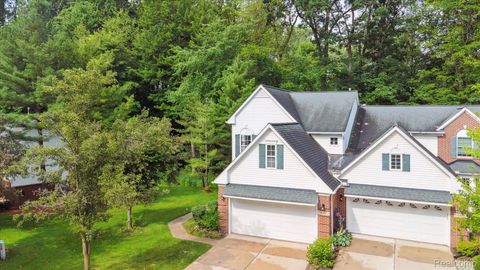 682 Chestnut Drive Wixom City MI 48393