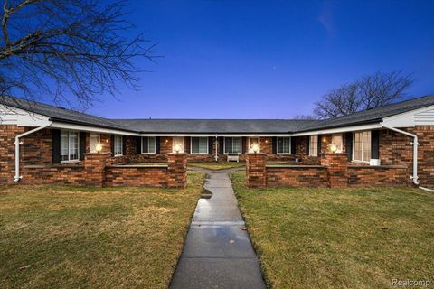 32622 Valley Drive Warren City MI 48093