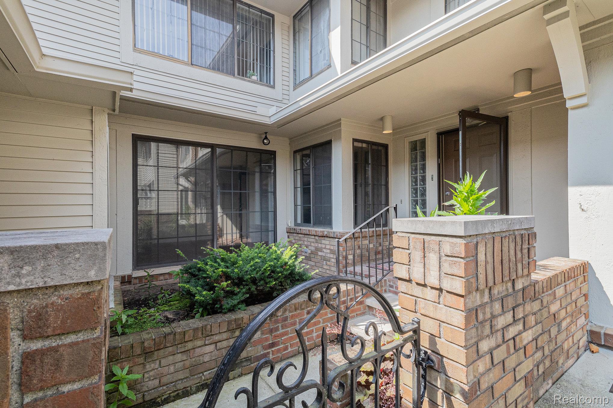 6964 Pebblecreek Woods Drive