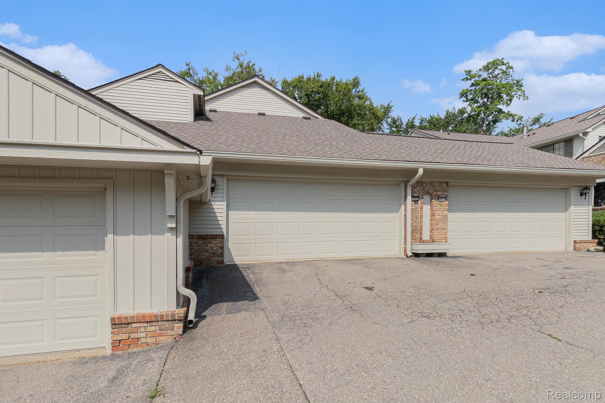 6964 Pebblecreek Woods Drive