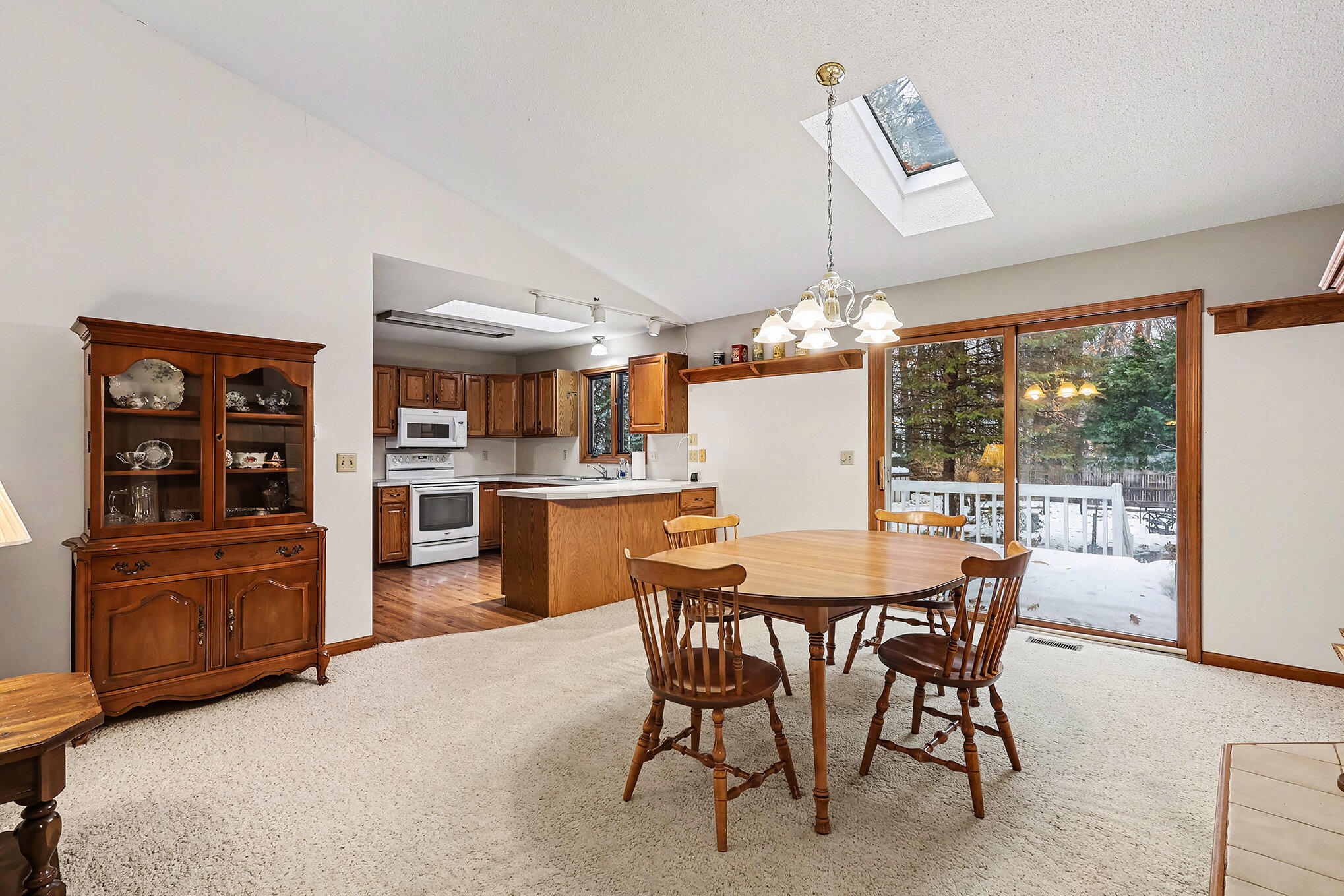 653 W Lakewood Boulevard