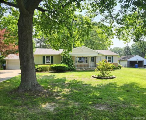 1260 HIRA Street Waterford Charter Township MI 48328