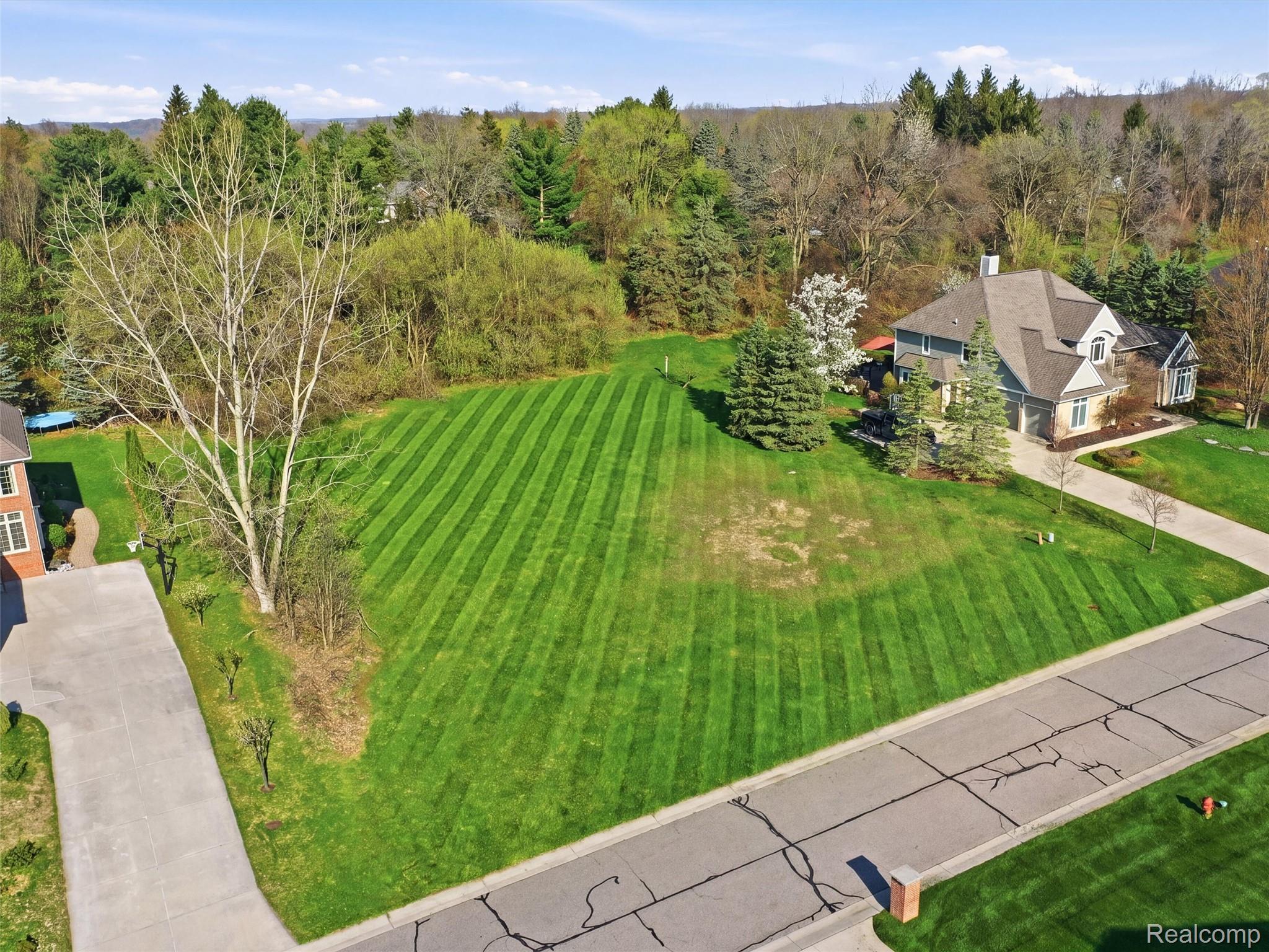 4672 Woodland Hills Drive