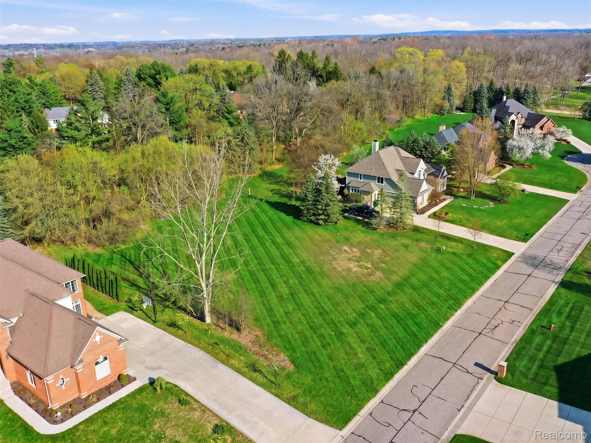 4672 Woodland Hills Drive