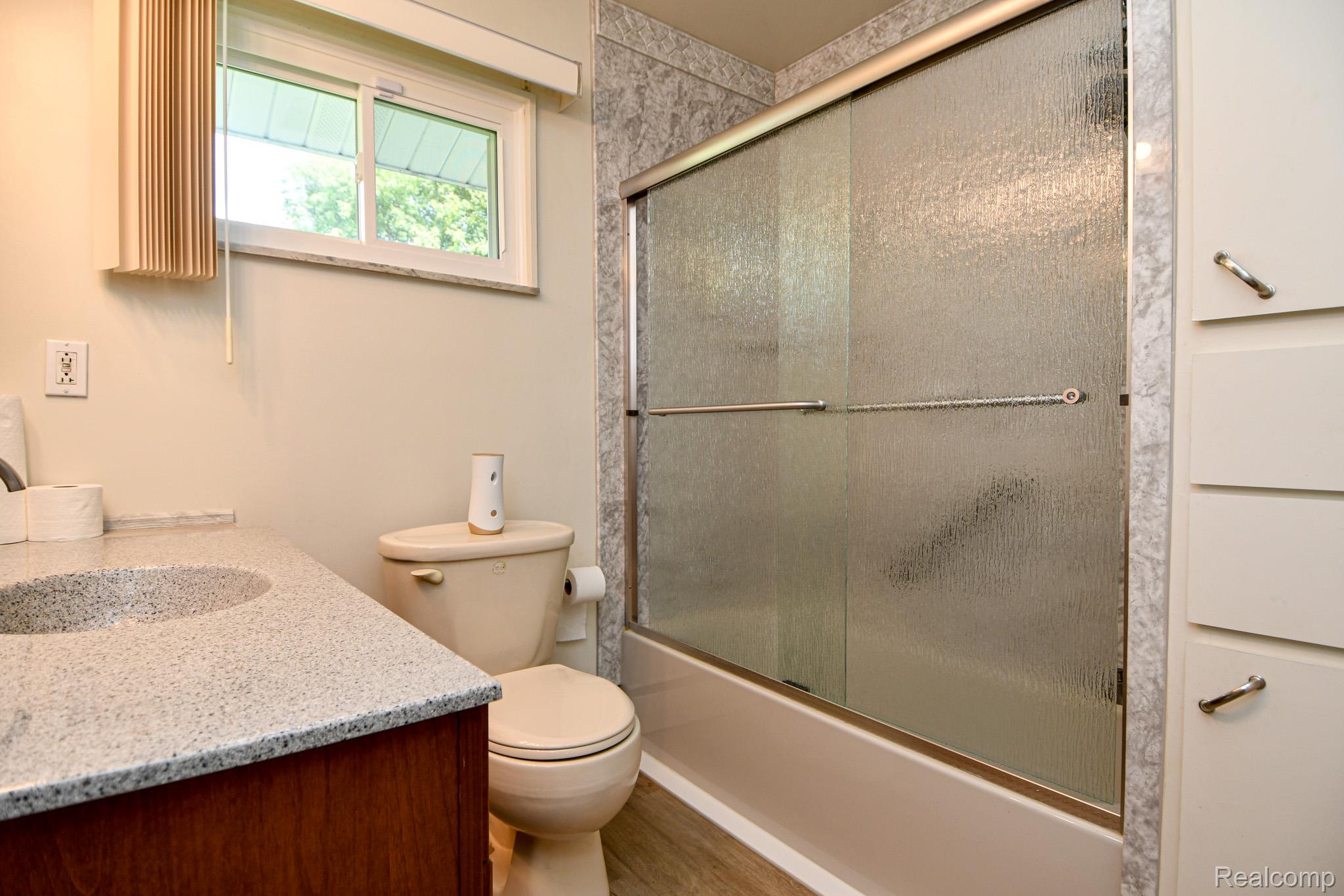 Genesee Charter Township, Michigan 48506, United States, 3 Bedrooms Bedrooms, ,2 BathroomsBathrooms,Residential,Active,204596