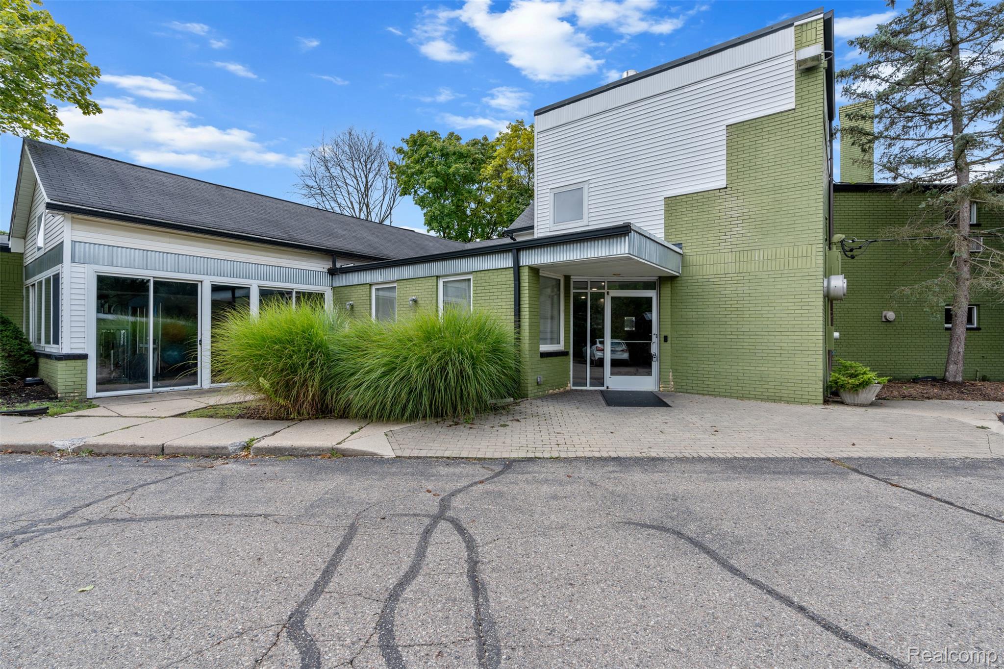 1050 N Adams Road 212