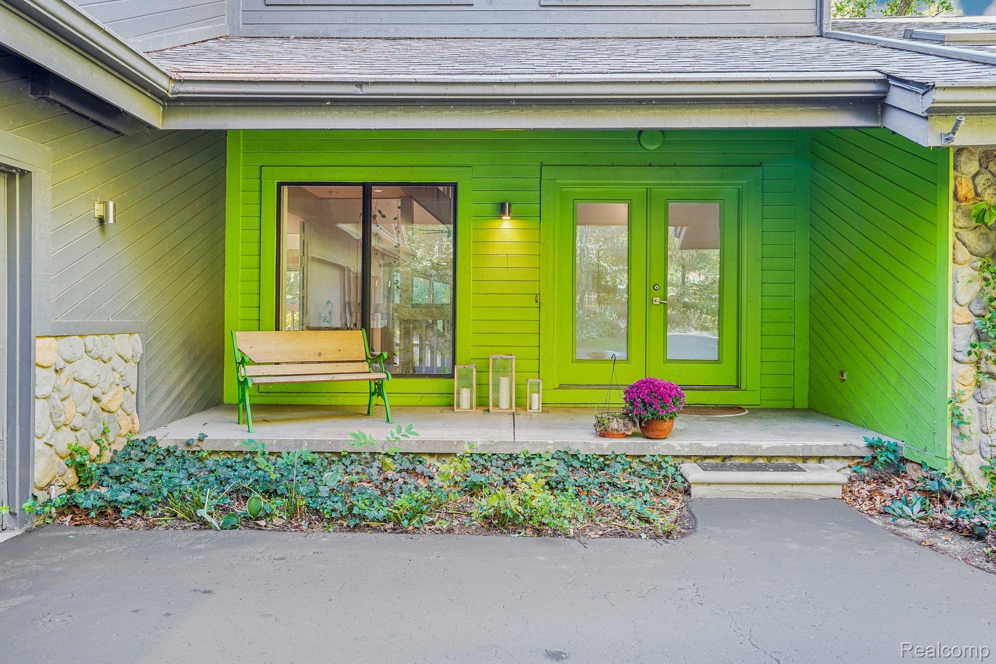 7389 Oak Forest Drive