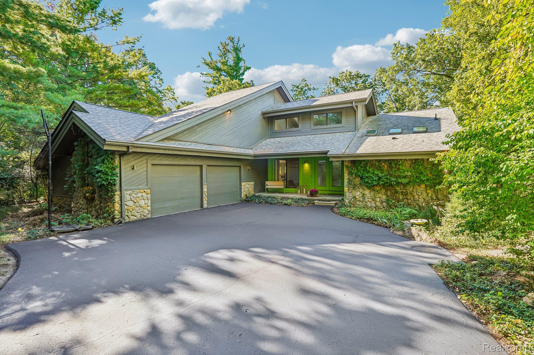 7389 Oak Forest Drive