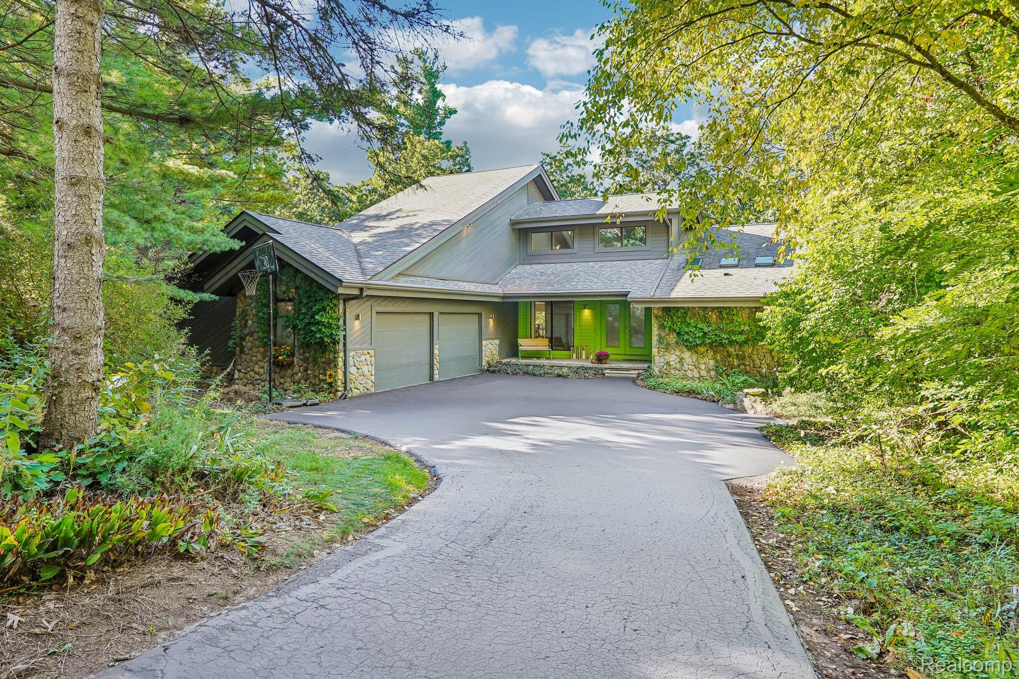 7389 Oak Forest Drive