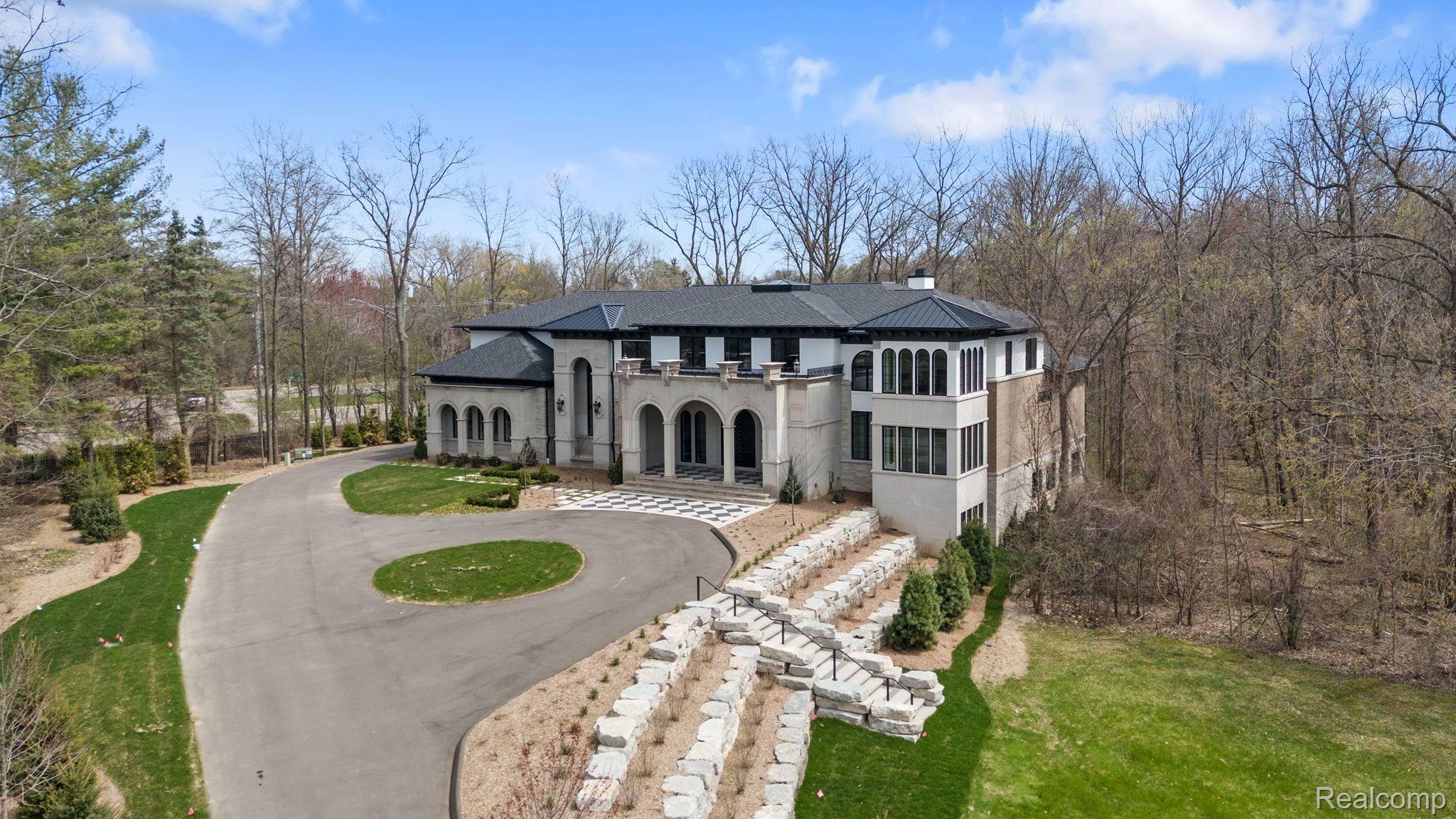 559 Barrington Park