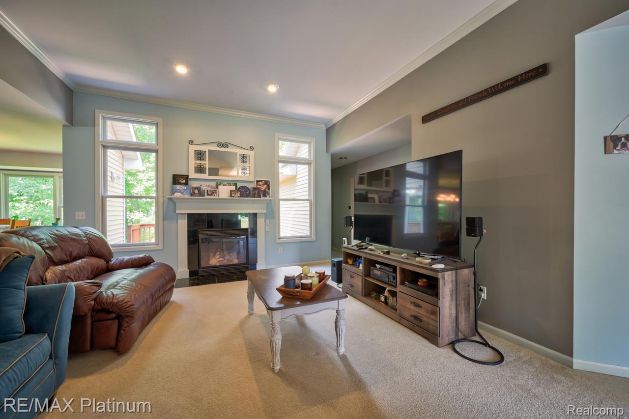 5512 Hidden Oaks Circle