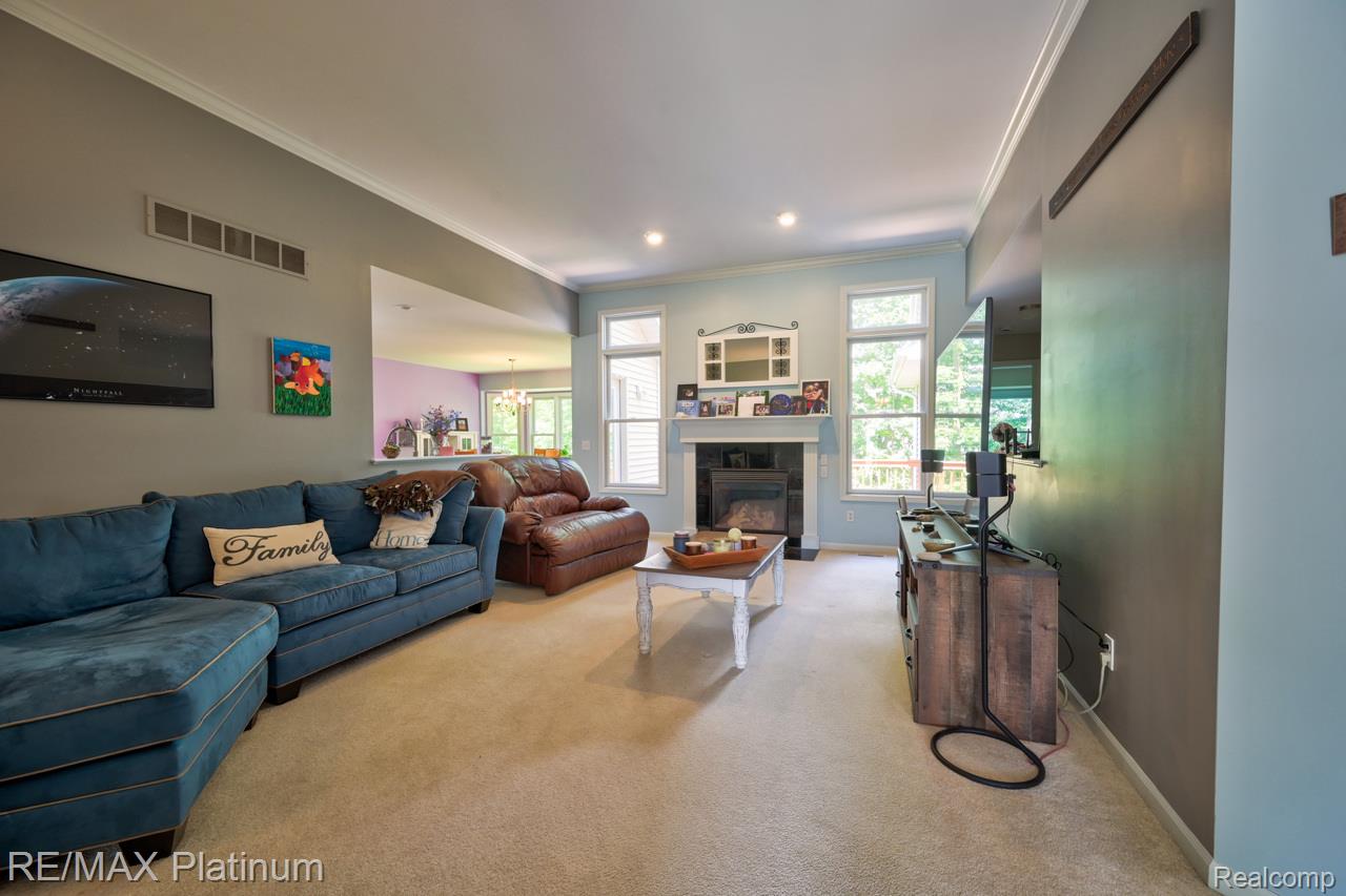 5512 Hidden Oaks Circle