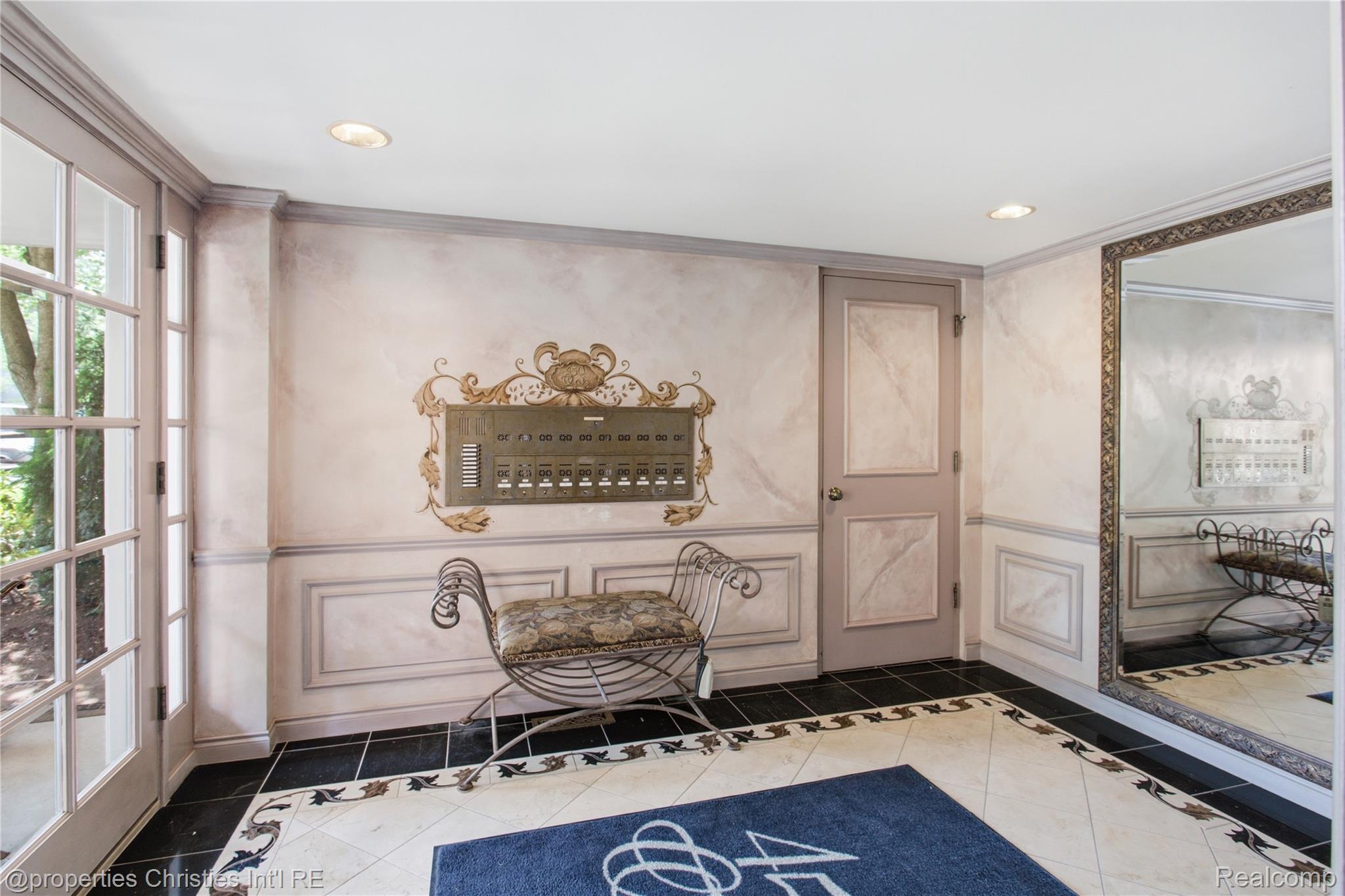 450 Oak Avenue 203