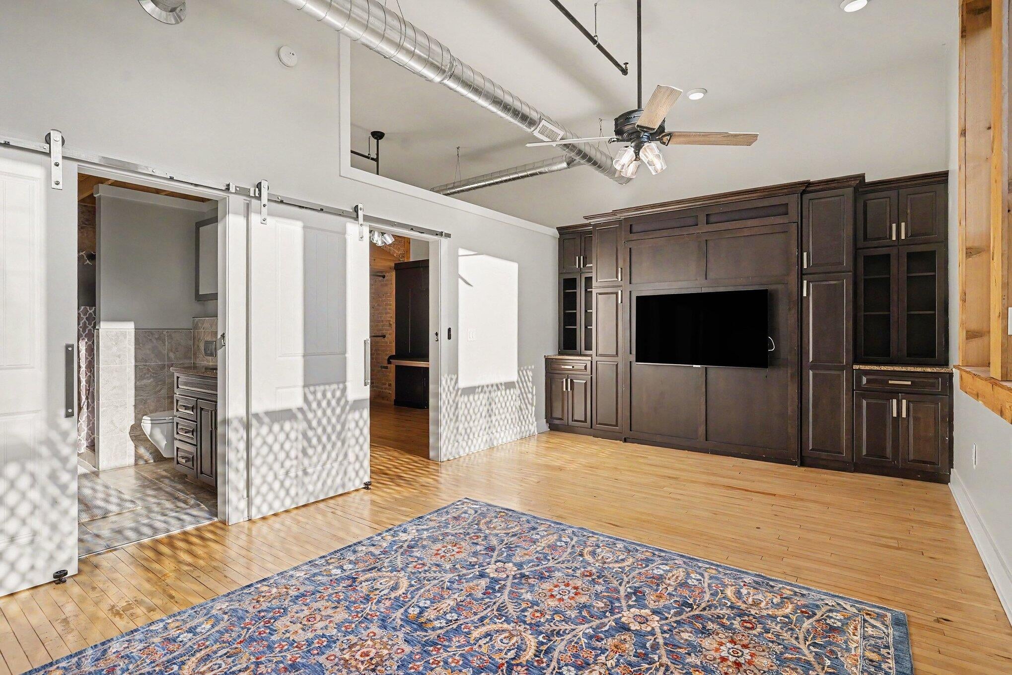 460 Broadway Street 205