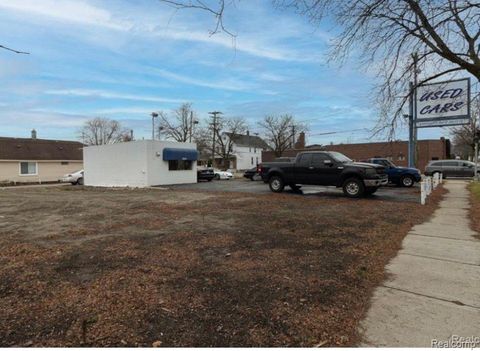 1641 EUREKA Road Wyandotte City MI 48192