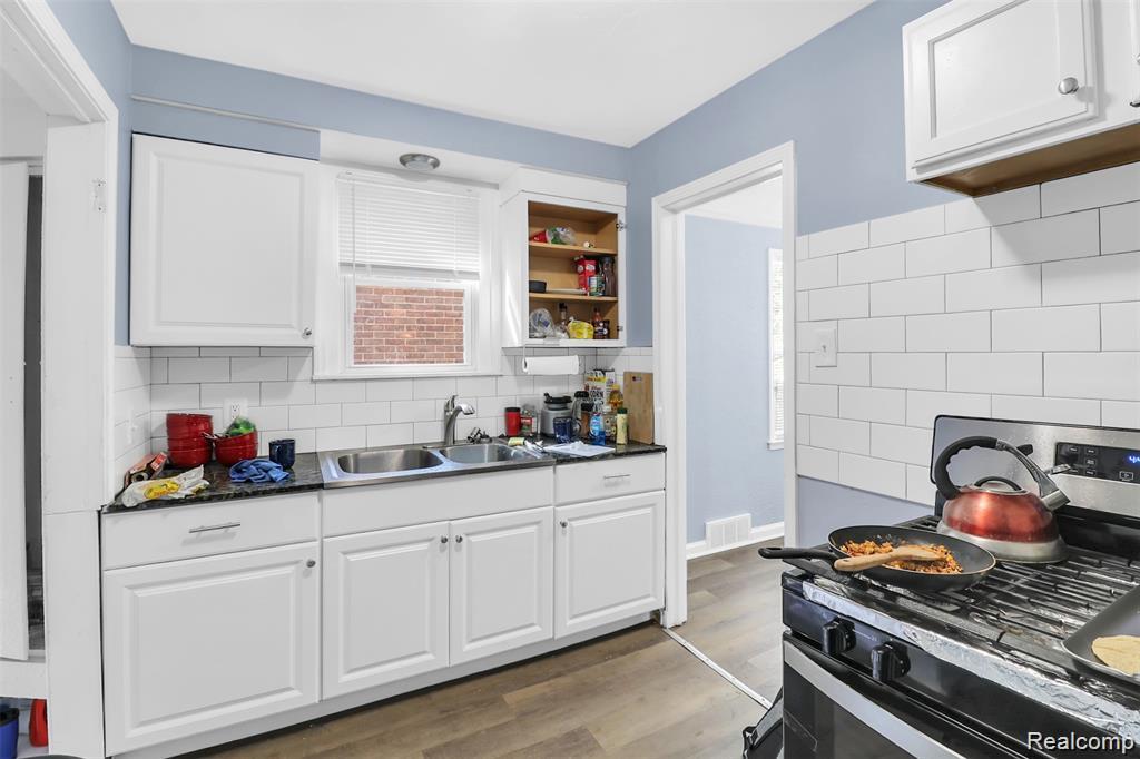 8342 Roselawn Street