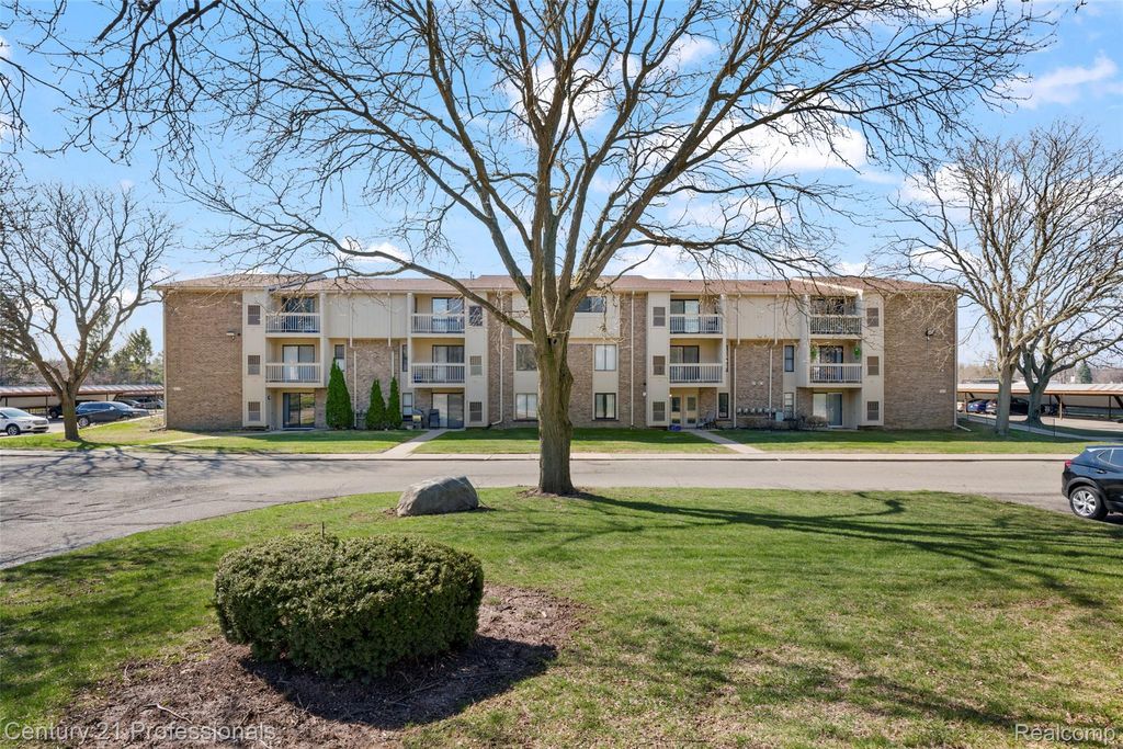 Photo of 30515 W 14 Mile Road #26, Farmington Hills City, MI 48334 (MLS # 20261018826)
