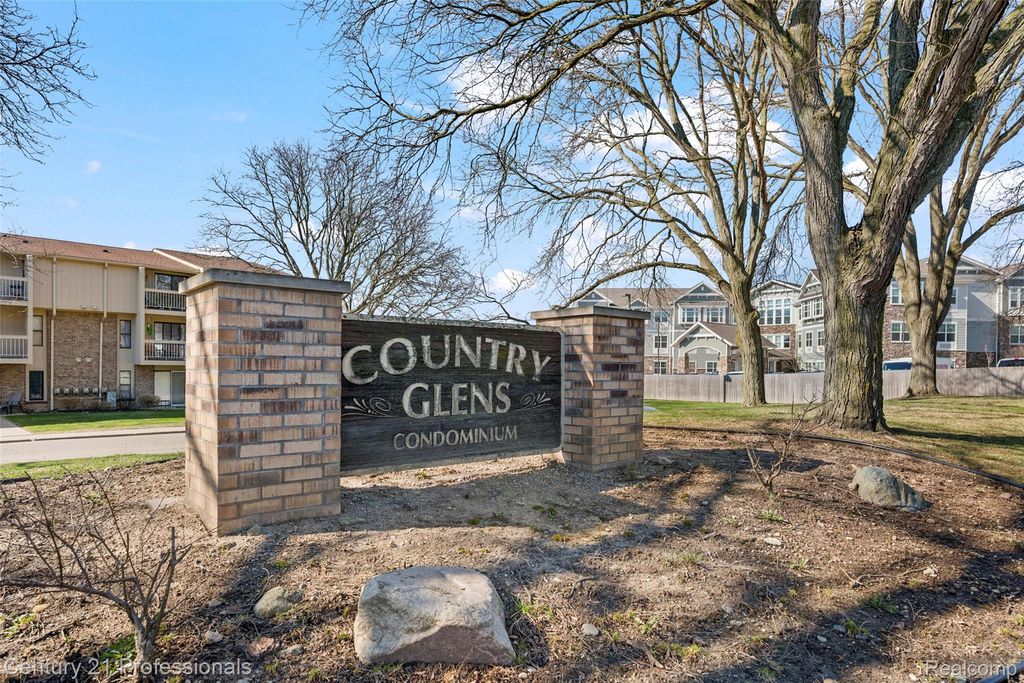 Photo of 30515 W 14 Mile Road #26, Farmington Hills City, MI 48334 (MLS # 20261018826)
