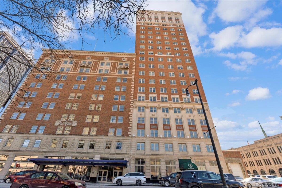 525 W LAFAYETTE Boulevard 12E