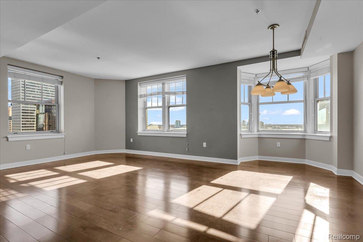 525 W LAFAYETTE Boulevard 12E