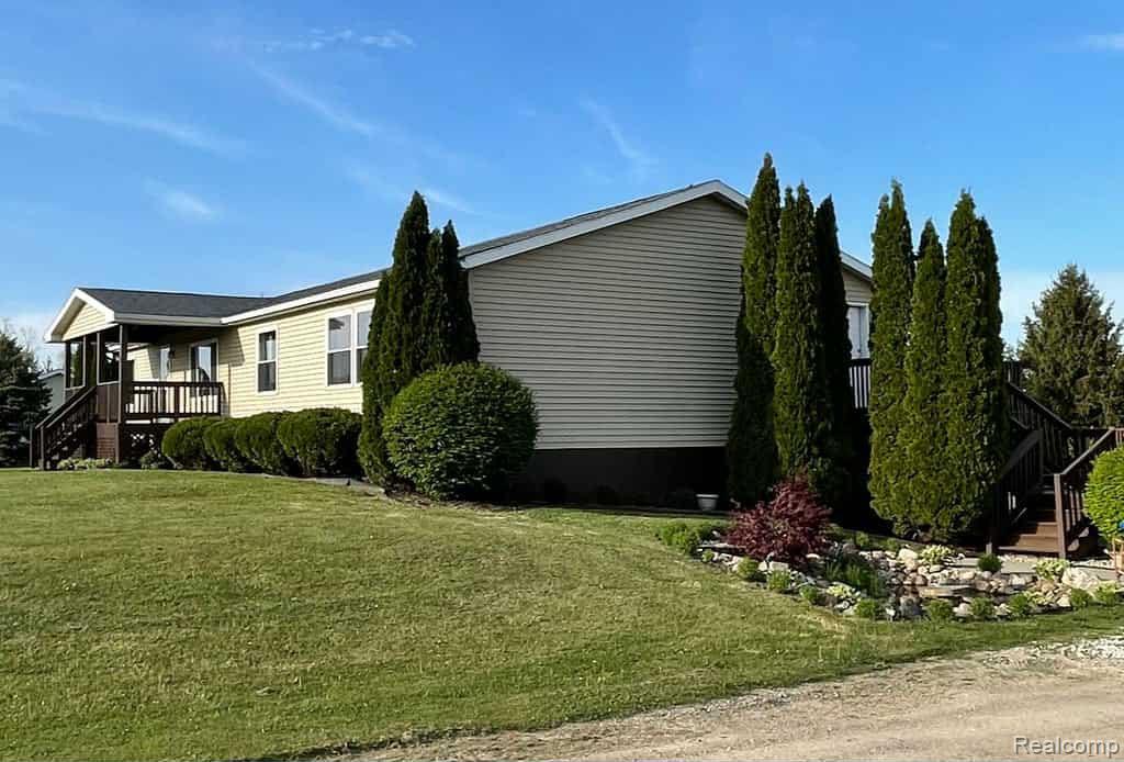 6558 Gosline Road