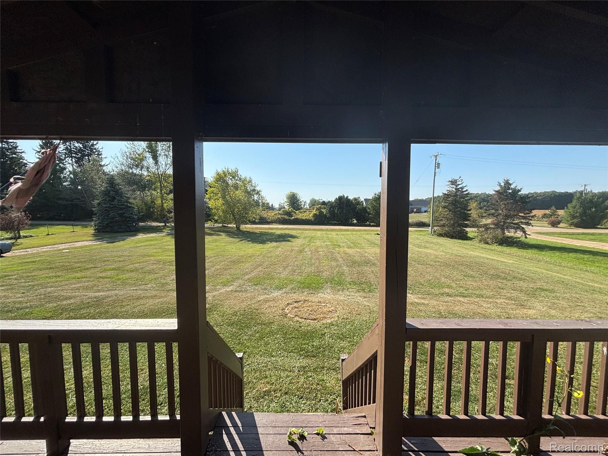 6558 Gosline Road