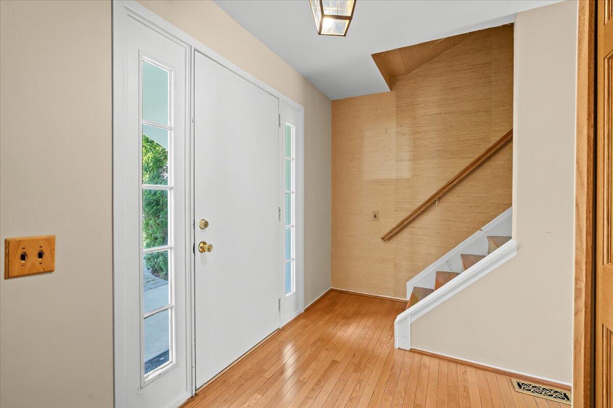 5561 Cromwell Court