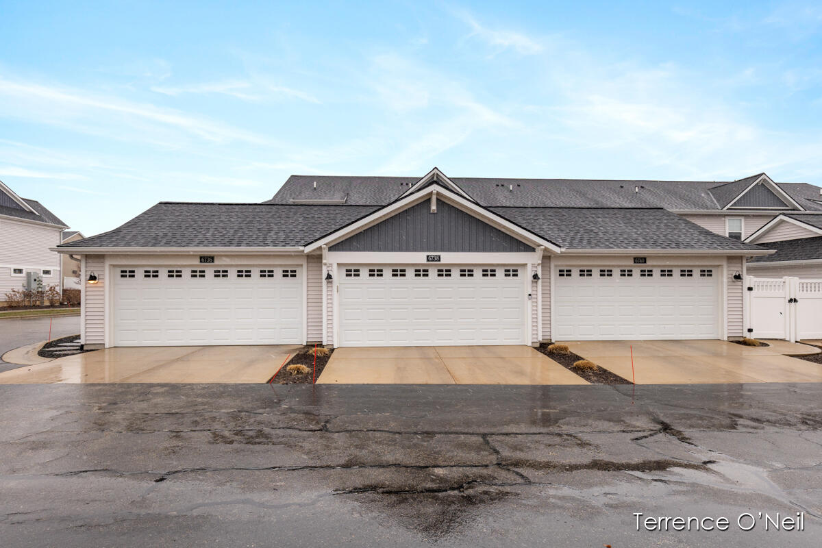 6738 Promenade Street NE