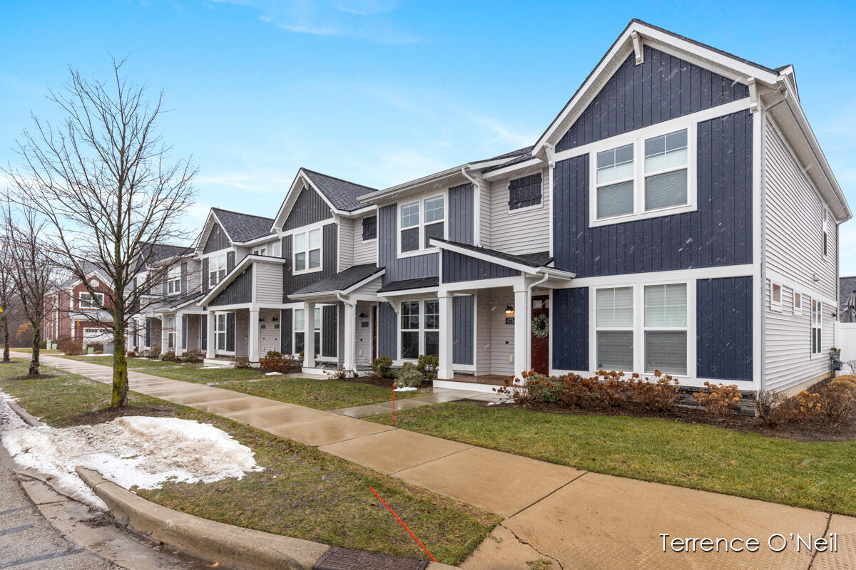 6738 Promenade Street NE