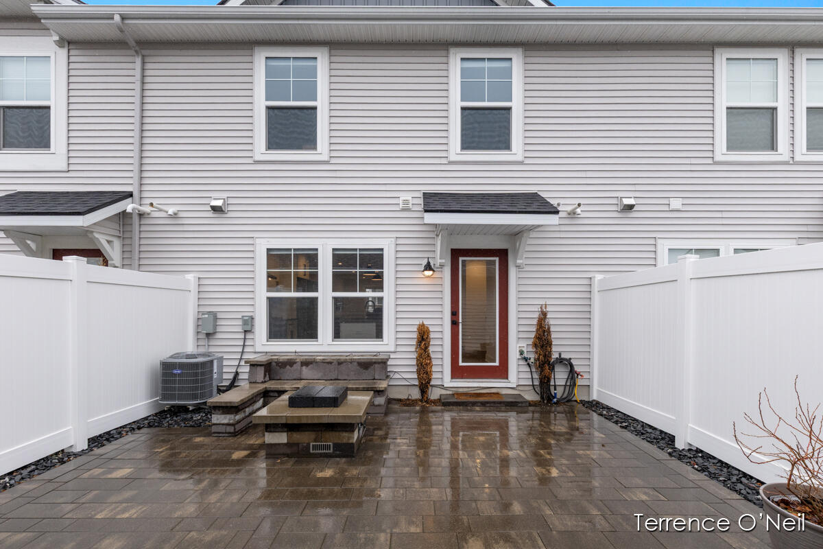 6738 Promenade Street NE