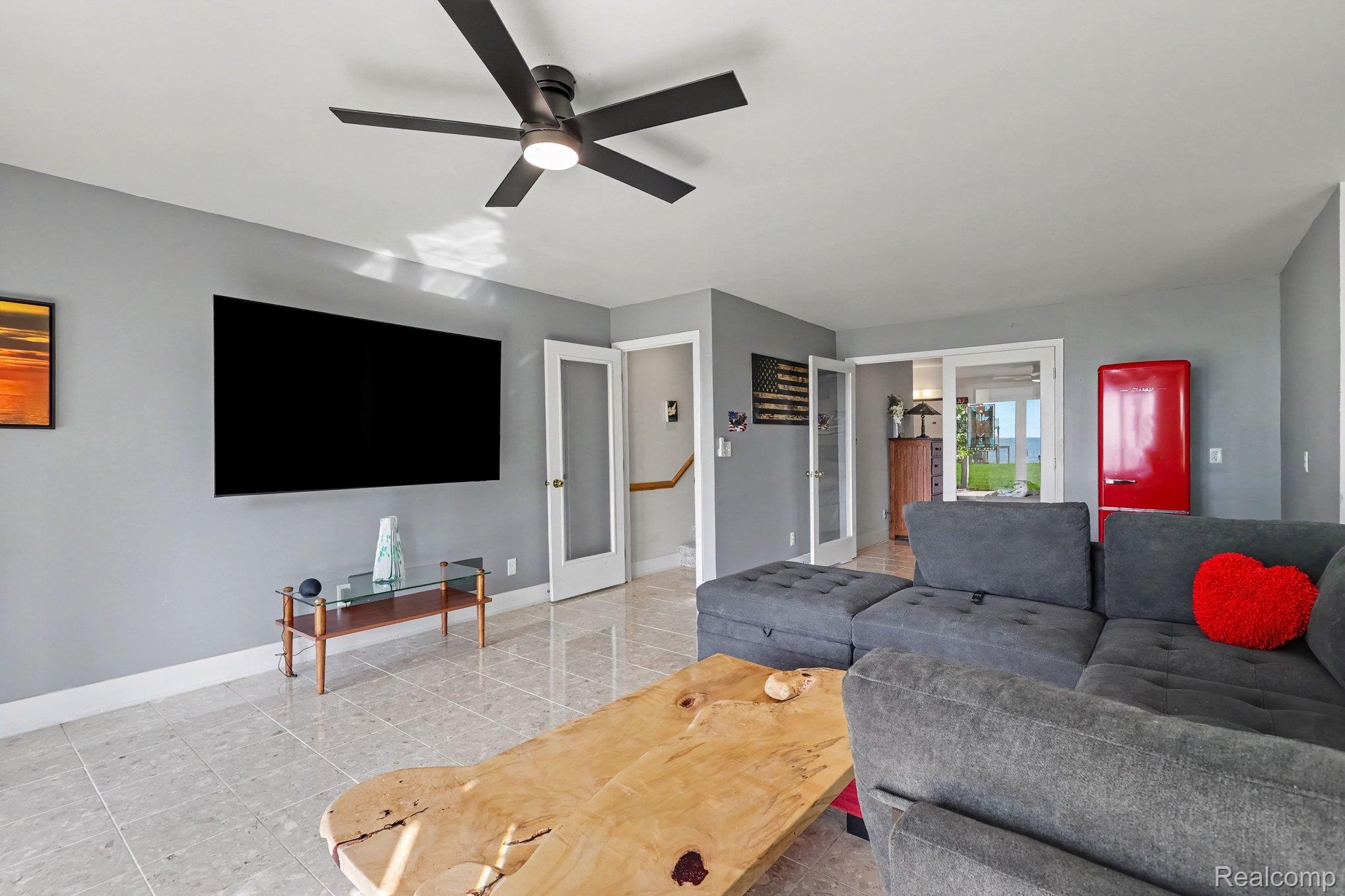 215 North Shore Drive 1