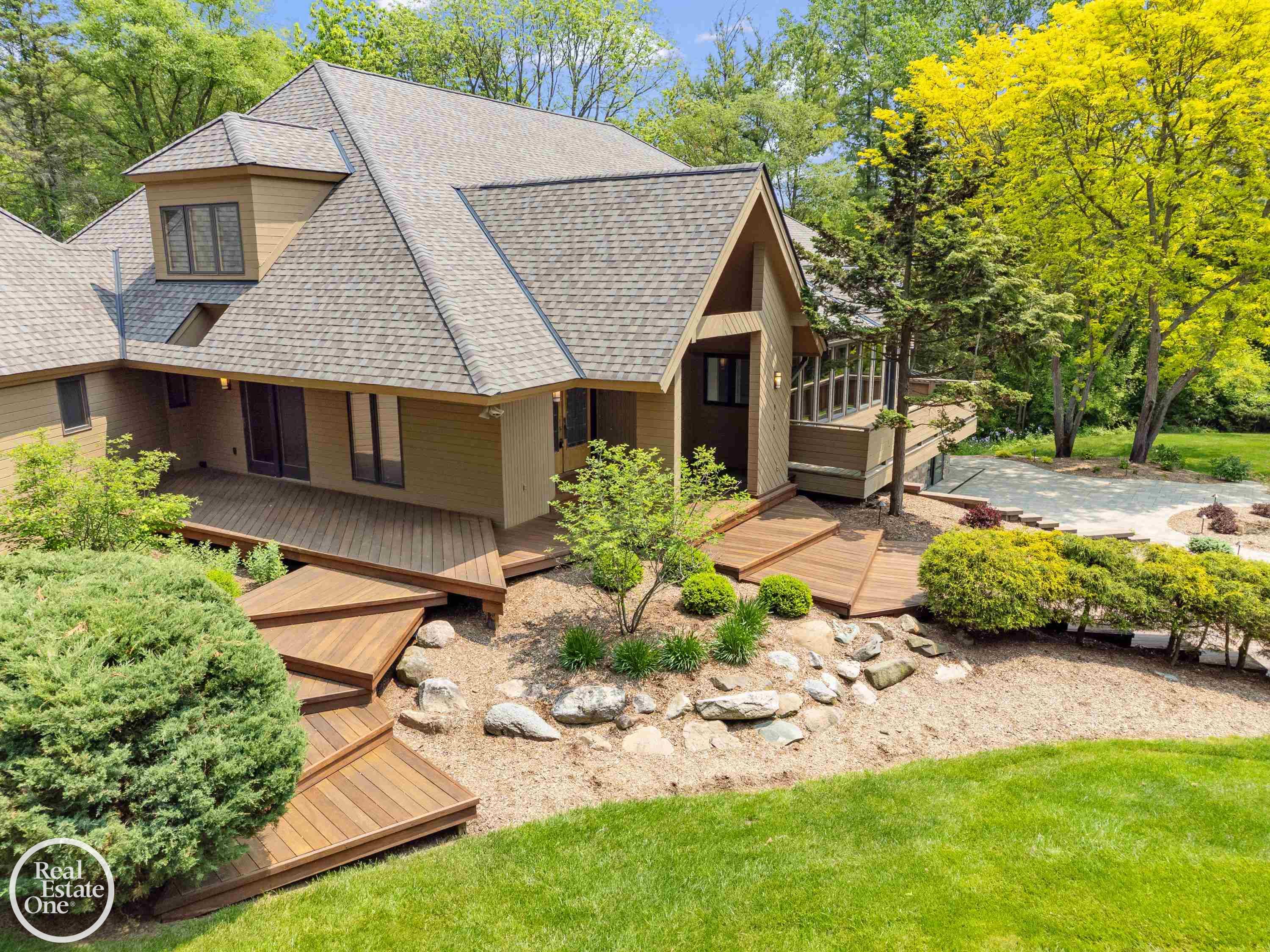 966 Pine Needle Trail