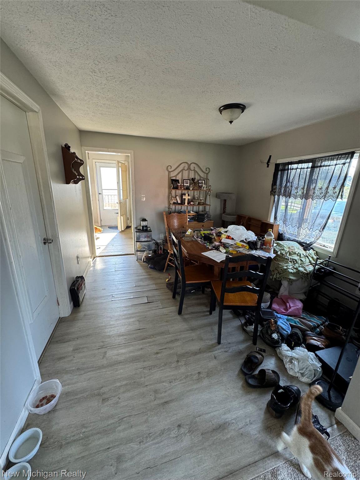305 E Rolfe