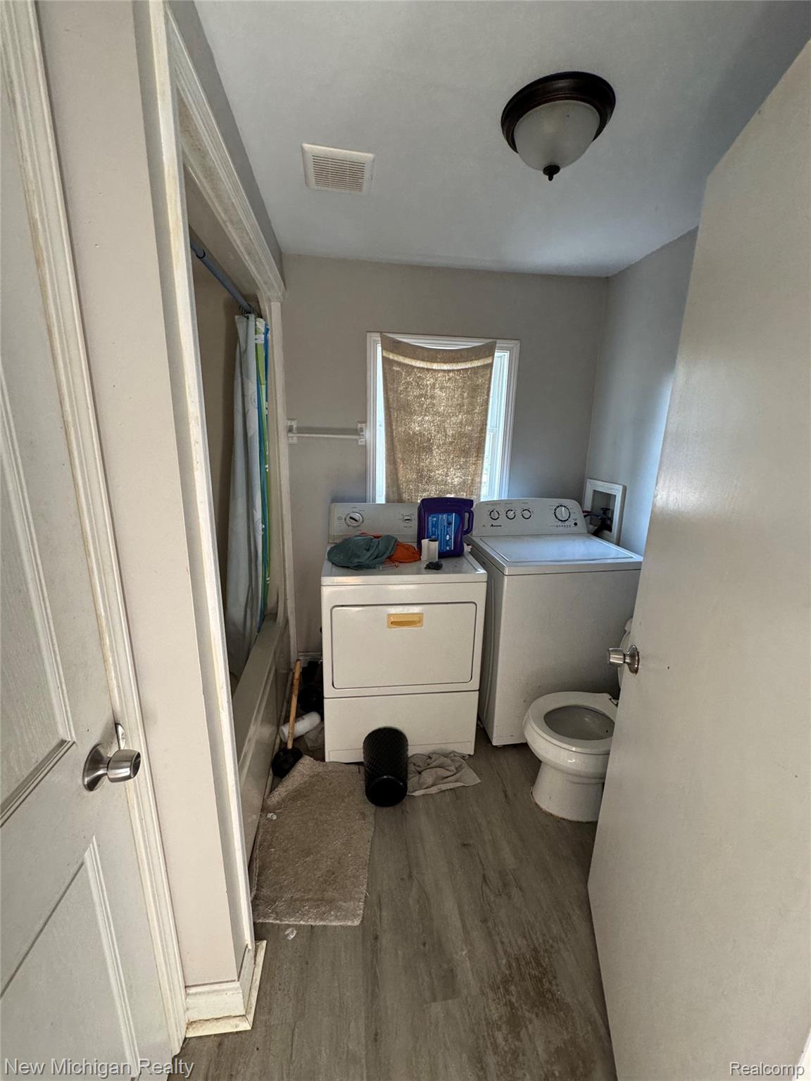 305 E Rolfe