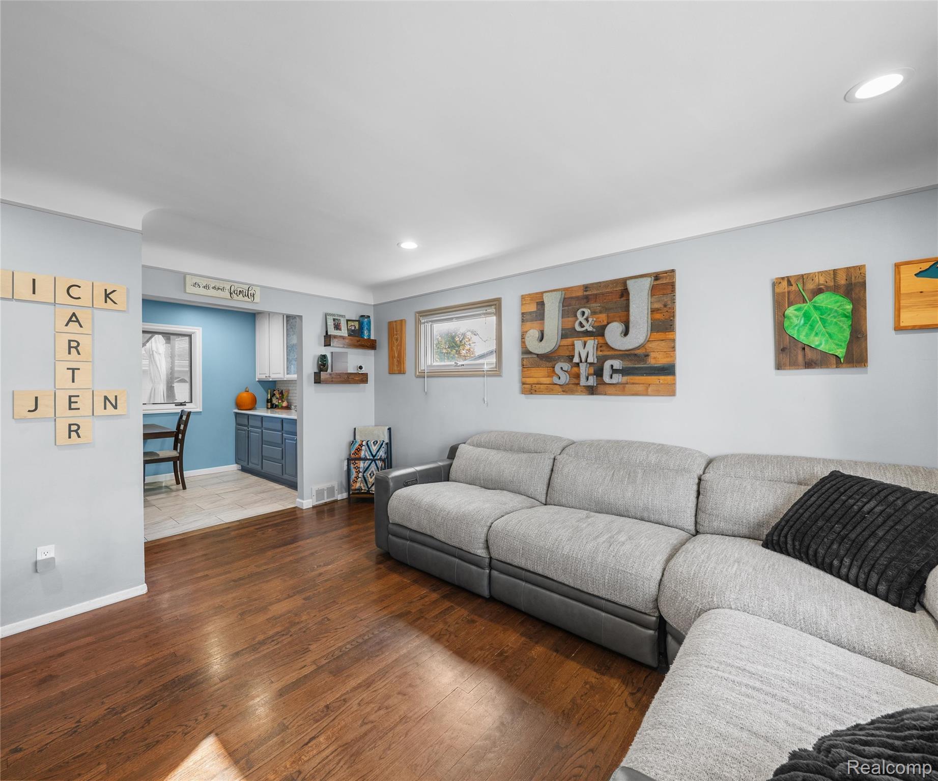 6838 Moccasin Street